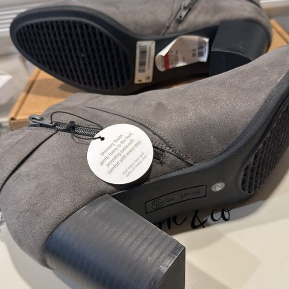 NWT size 11M boots. - Picture 8 of 9